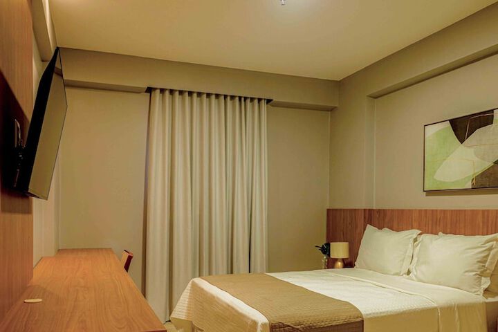 Room 10 of 33