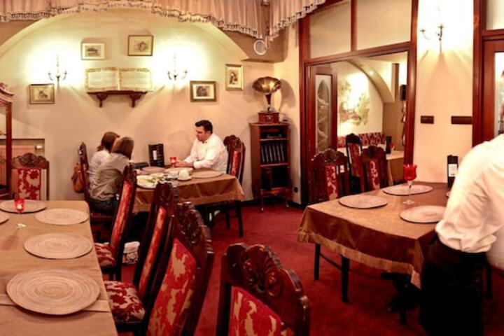 Dining 33 of 39