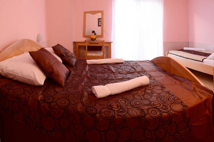 Room 2 of 34