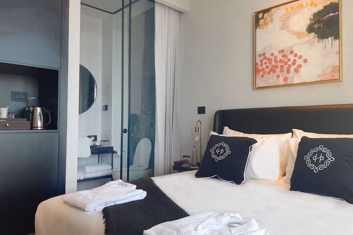 Room 10 of 30