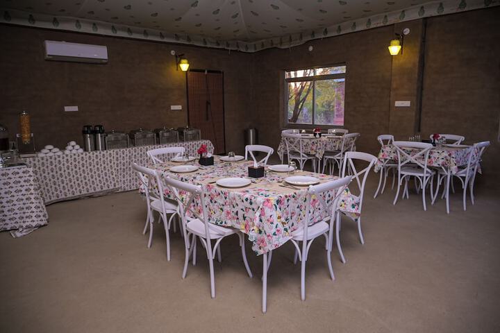 Dining 12 of 25