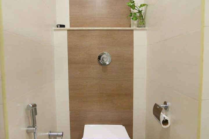 Room 10 of 12