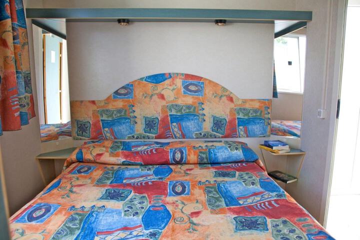 Room 27 of 173
