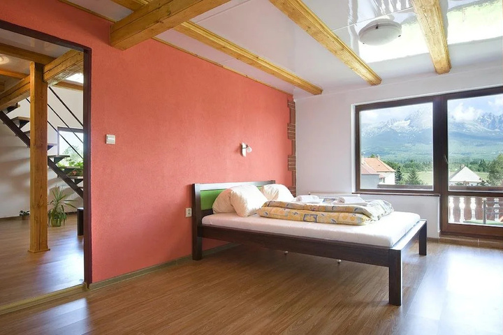 Room 5 of 12
