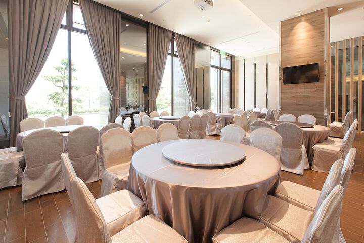 Ballroom/Hall 26 of 32