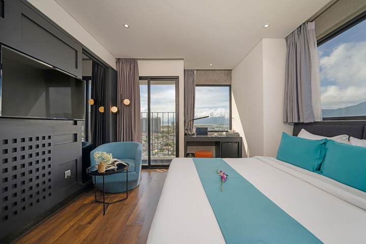 Room 8 of 80