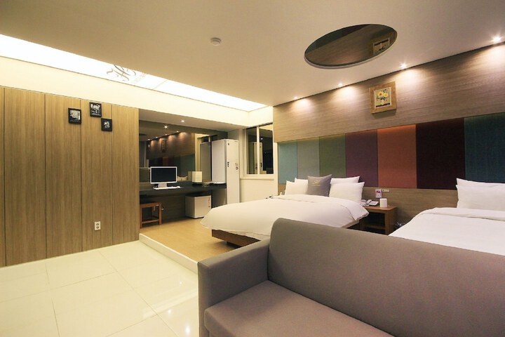 Room 5 of 47