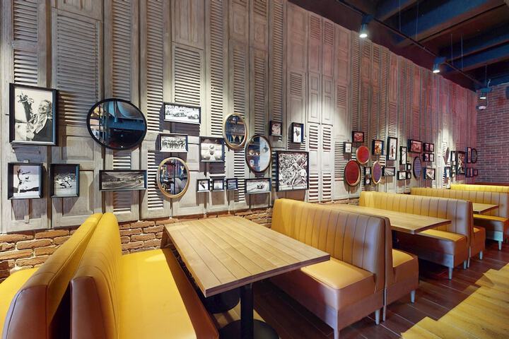 Lounge 194 of 271