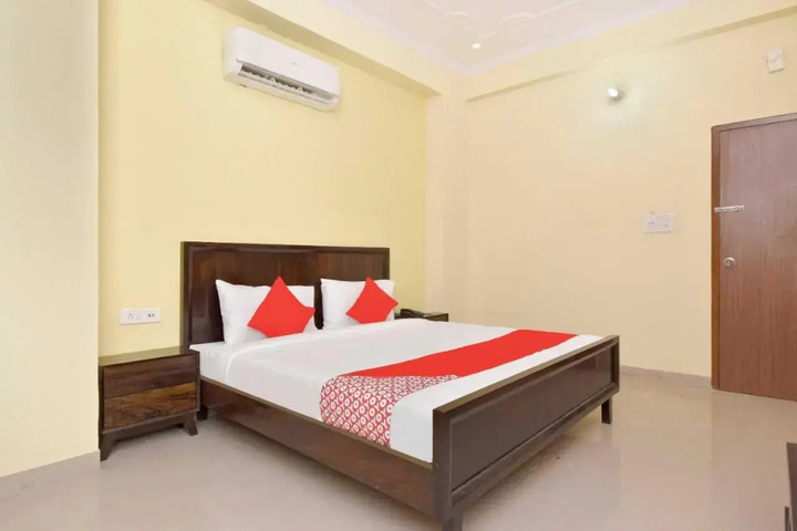 Room 3 of 12