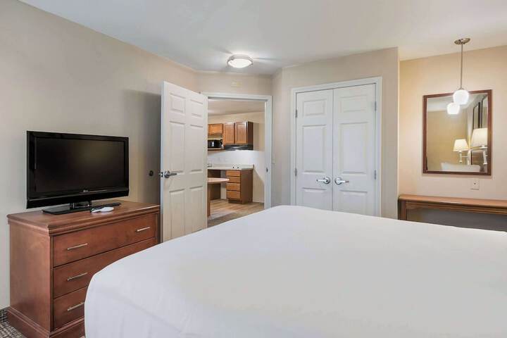 Standard | King Bed (2 of 22)