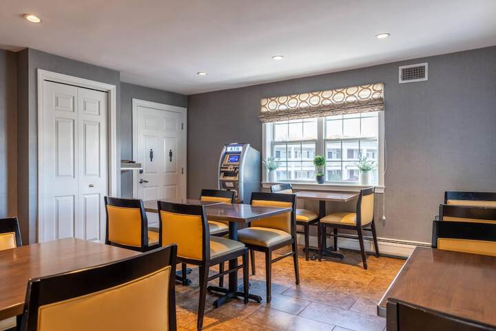 Breakfast/Coffee Service 58 of 61