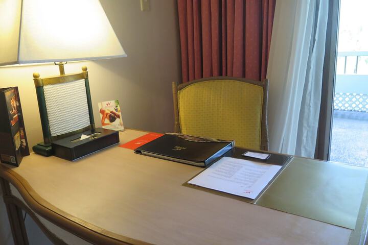 Room 37 of 79