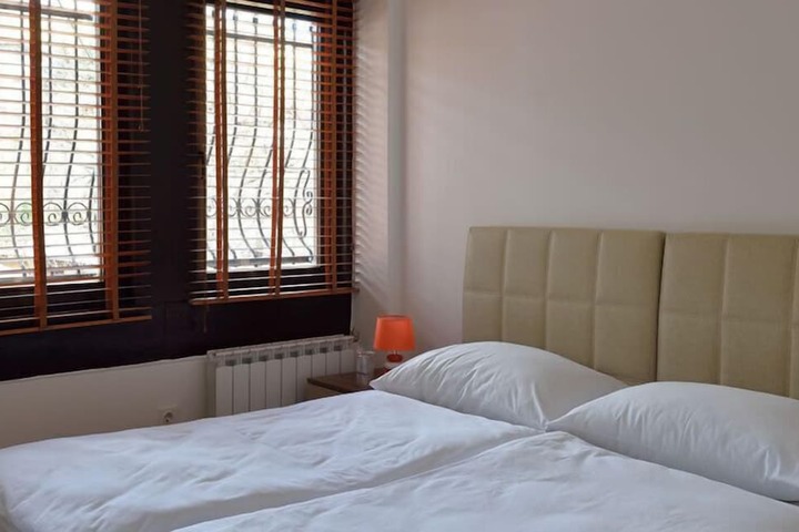 Room 9 of 23