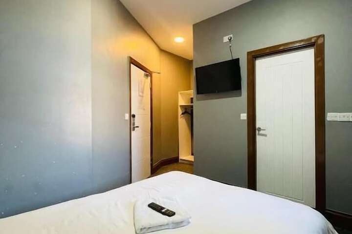 Room 9 of 49