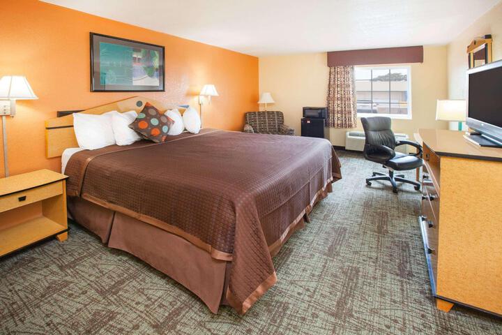 1 King Bed (2 of 5)