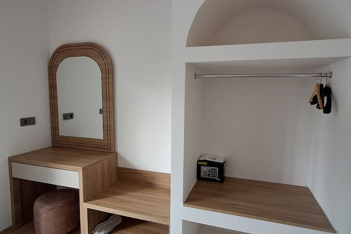 Room 7 of 80