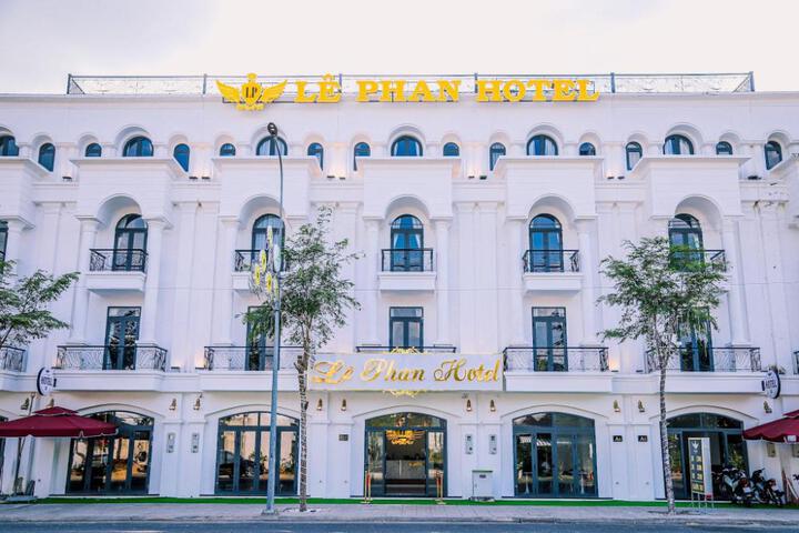 Exterior of Le Phan Hotel