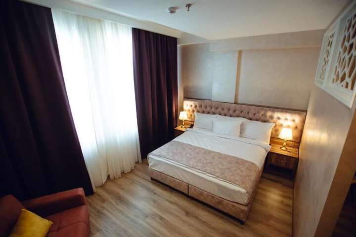 Room 9 of 16