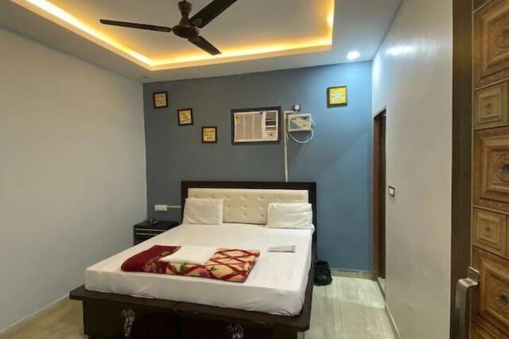 Room 6 of 11