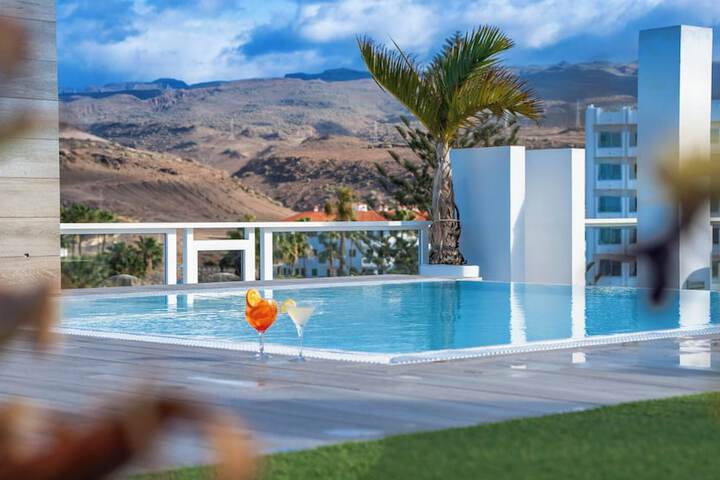 Pool Hotel
