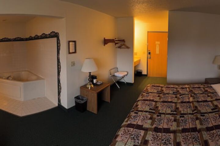 Room 6 of 28