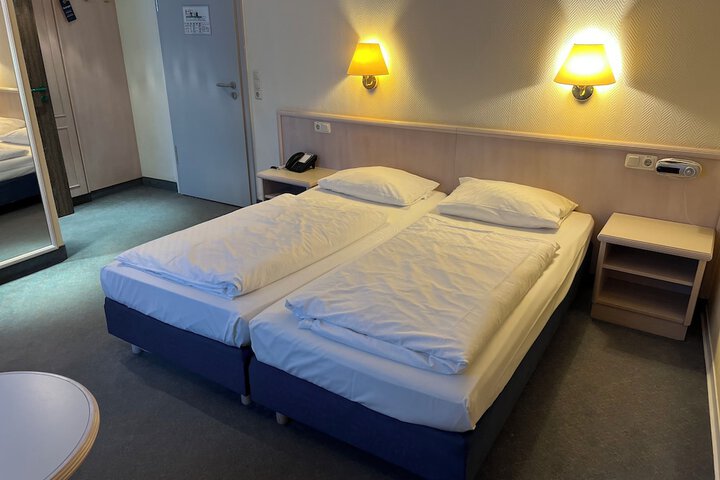 Room 17 of 51