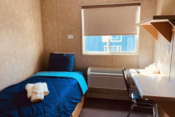 Room 6 of 30