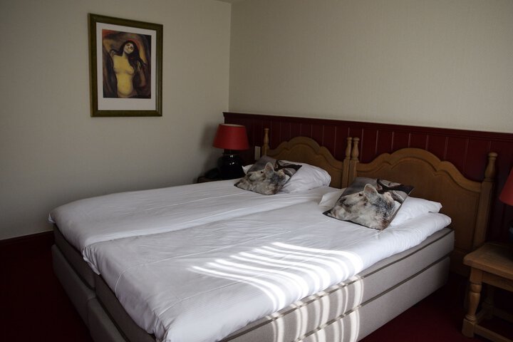 Room 5 of 106