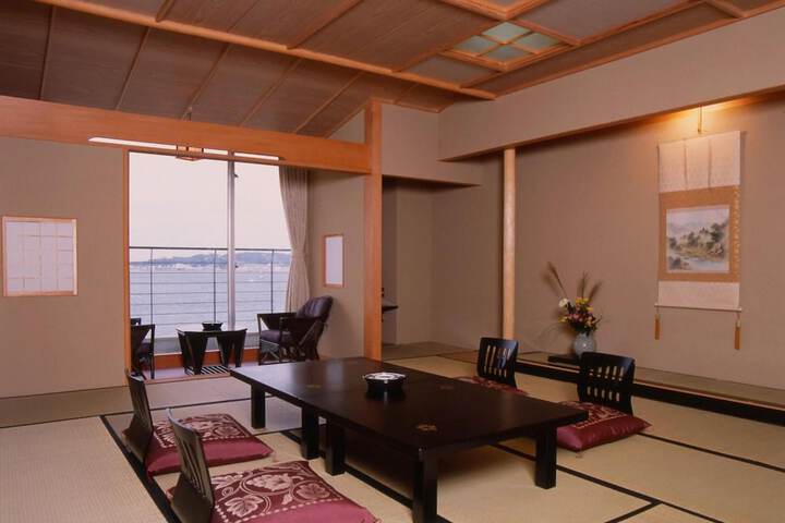 Room 9 of 40