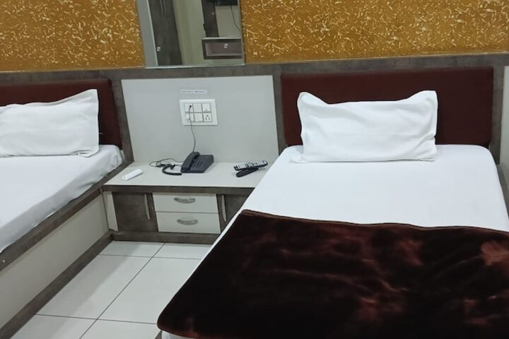 Room 9 of 37