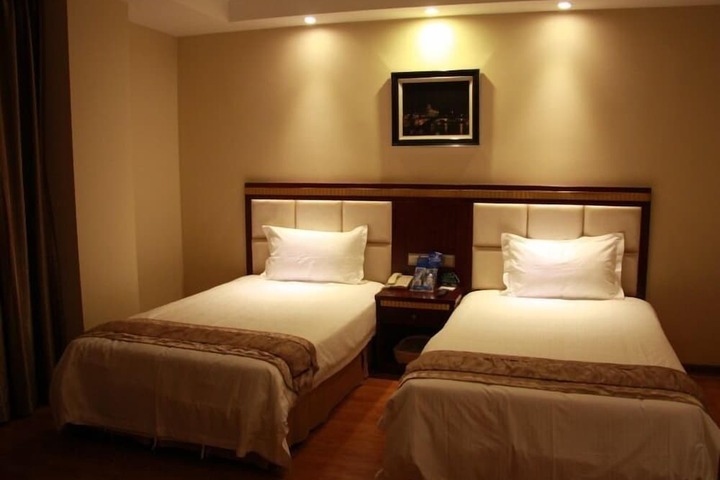 Room 8 of 42