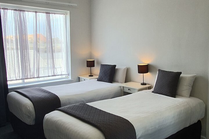 Room 6 of 25