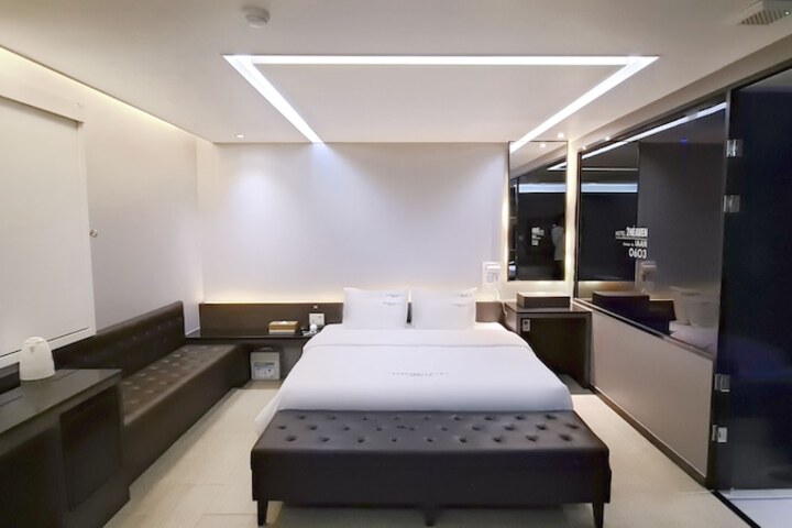 Room 48 of 89