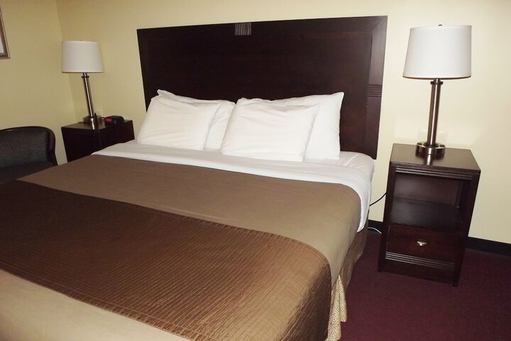 Single King Bed (5 of 6)