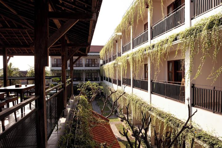 Hotel 80 of 105