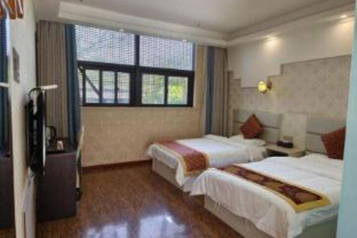 Room 9 of 9