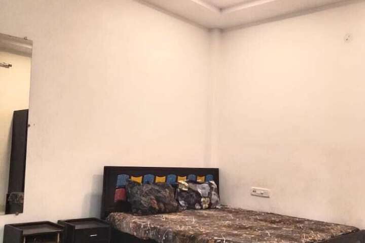 Room 27 of 37