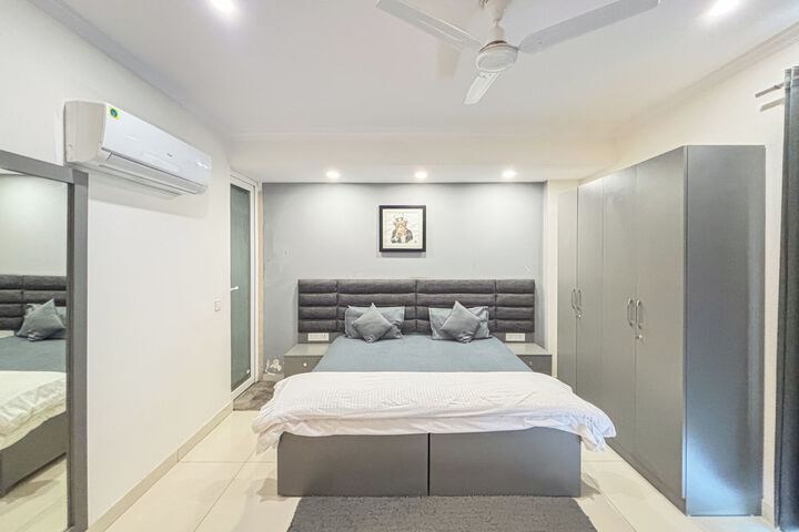 Room 14 of 32