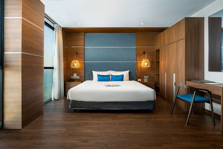 Room 27 of 203