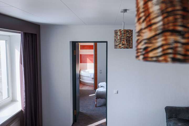 Room 23 of 82