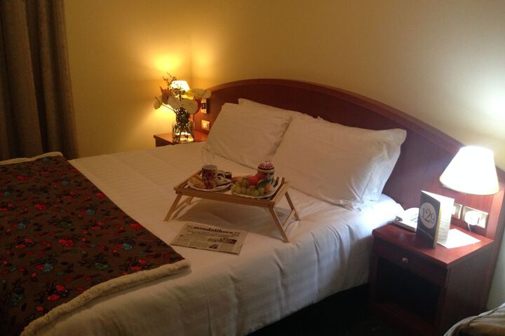 Room 10 of 30