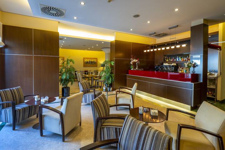 Lounge 71 of 125