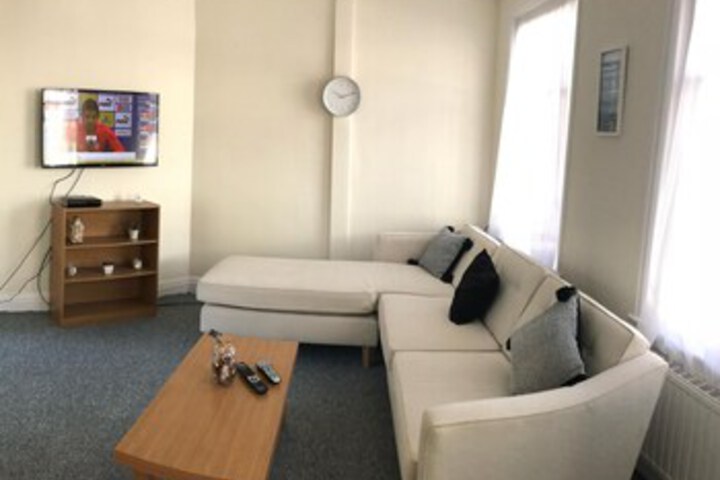 Room 5 of 12