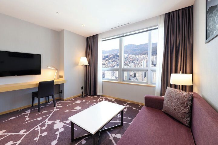 Room 25 of 87