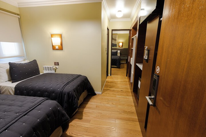 Room 13 of 90