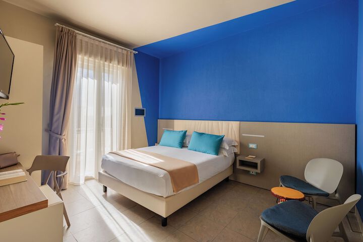 Room 12 of 18