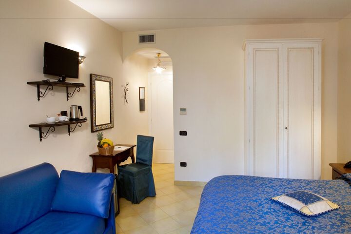 Room 27 of 72