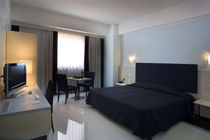 Room 6 of 152