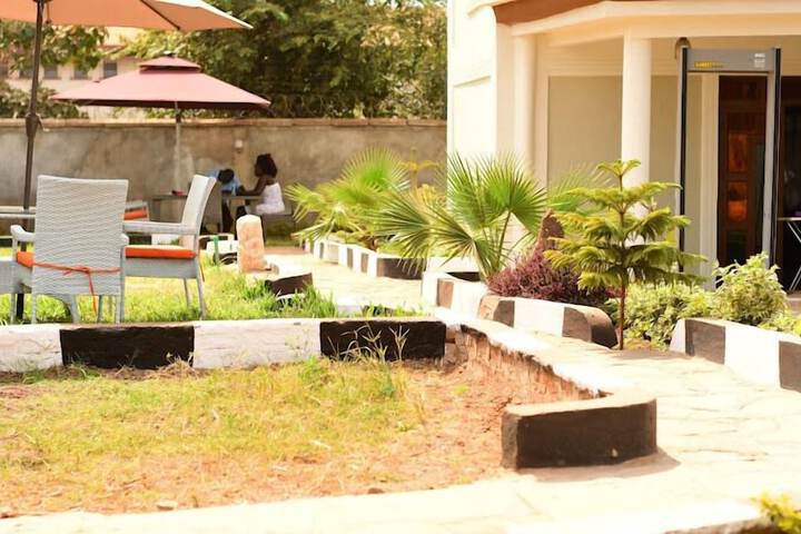 Hotel Exterior 60 of 70