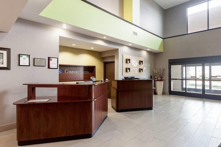 Entrance & Lobby